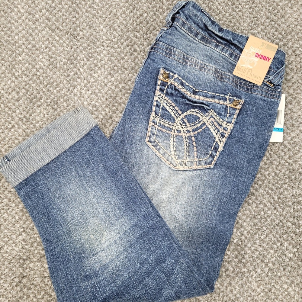 WallFlower Sassy Skinny Distressed Cuffed Crop Jeans Medium Wash Blue Size 9 NWT